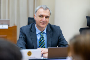 Mai multe investiții în economia națională: Guvernul  încurajează investitorii prin reguli mai clare și facilități pentru proiectele strategice
